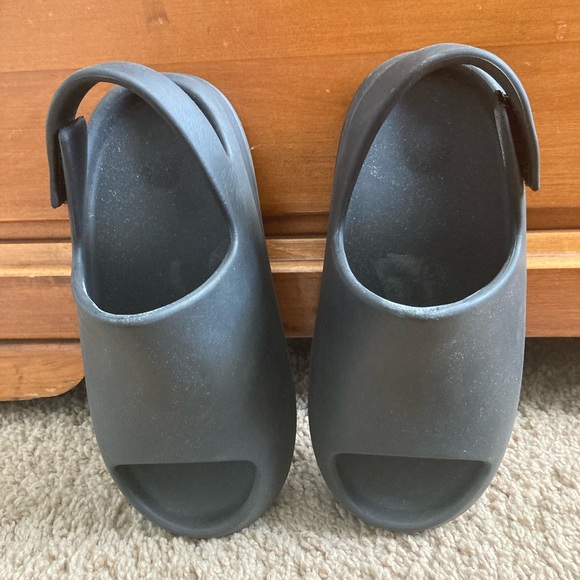 Kids Sling-Up Front Open Toe Sandals - Picture 3 of 6